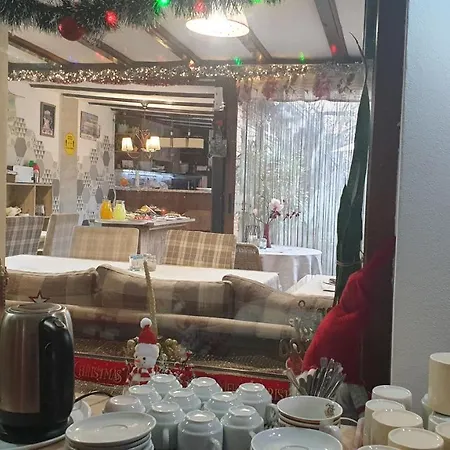 приятели Хотел 2*